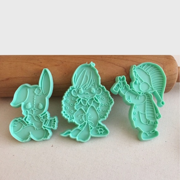 Precious Moments 6-piece Cookie Cutter Christmas Set for Holiday Baking - Picture 6 of 6
